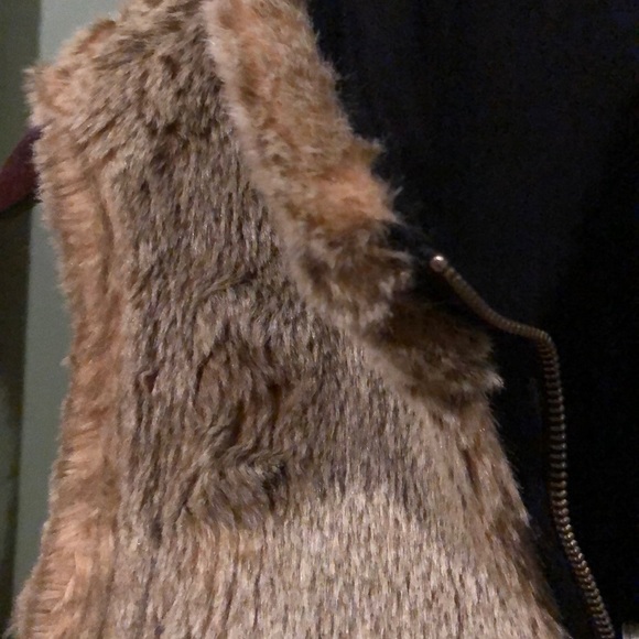 GAP Reversible Faux Fur Vest - Picture 5 of 5